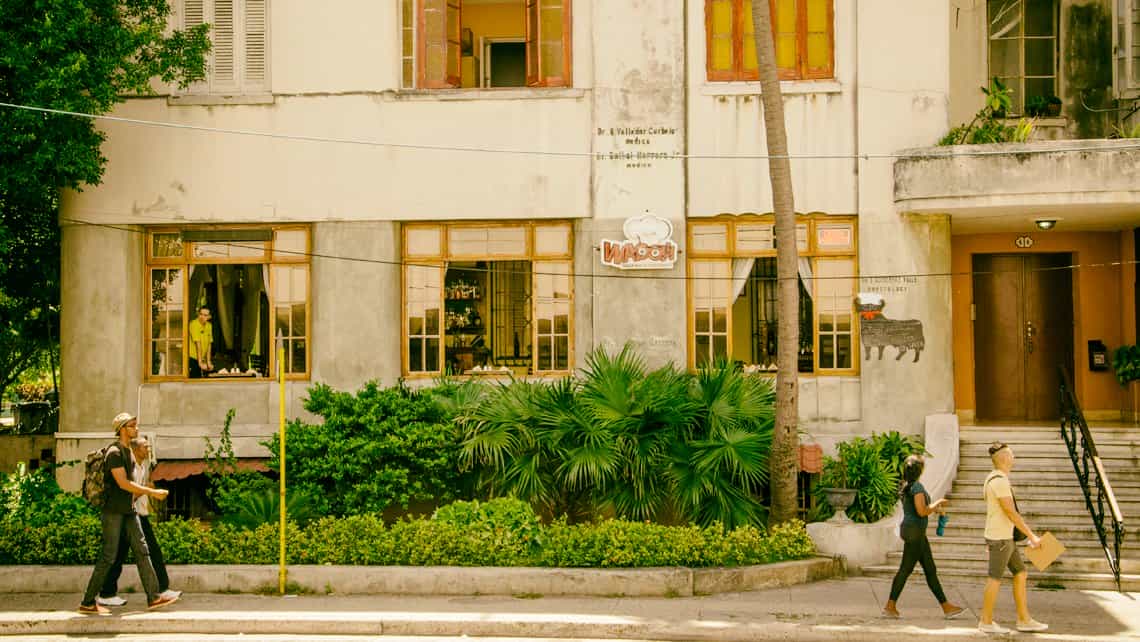Restaurant y Paladar Waoo! en la Calle L camino a la Universidad de la Habana en el Vedado habanero