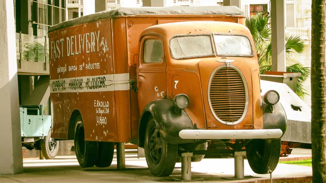 Antiguo camion usado en el asalto al Palacio Presidencial, actual Museo de la Revolucion