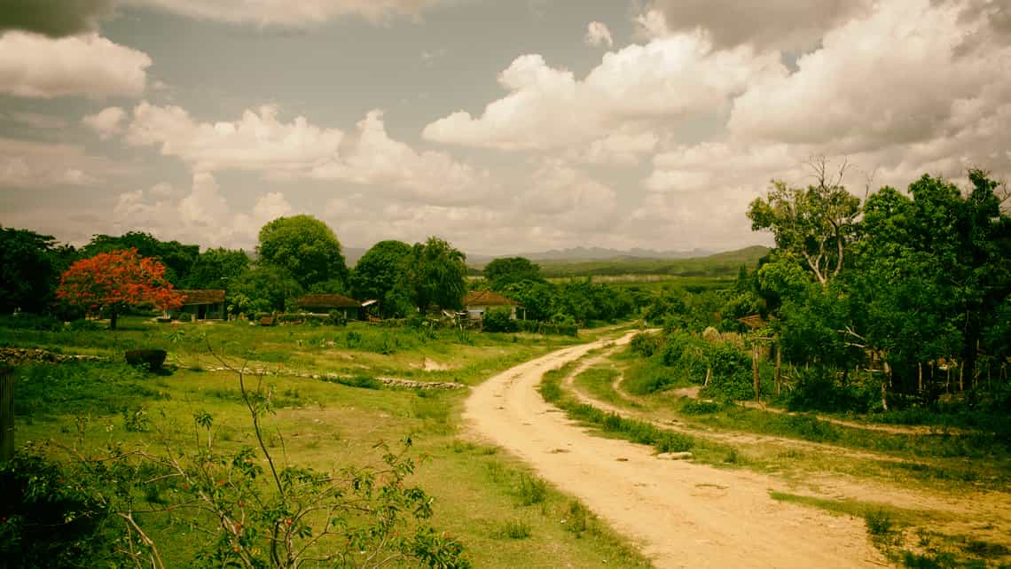 Paisaje tipico cubano del Valle de los Ingenios en los alrededores de la Hacienda Guáimaro