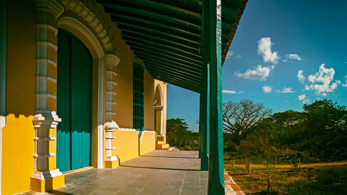 Portal de la Casa Vivienda de la Hacienda Guáimaro en el Valle de los Ingenios