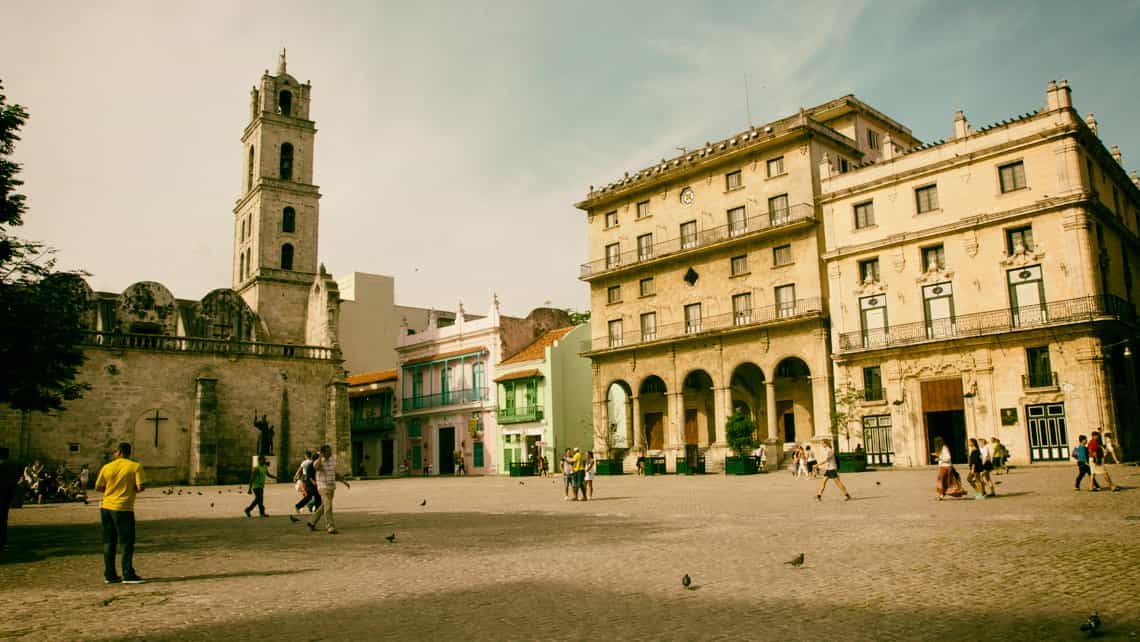 Plaza y Convento de San Francisco de Asis en La Habana Vieja
