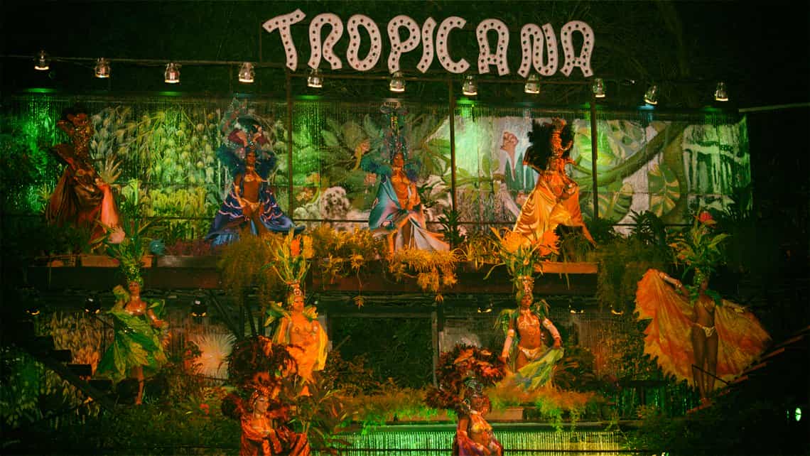 Bailarinas en el escenario principal del Cabaret Tropicana de La Habana