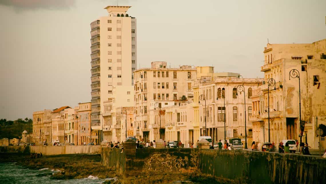 Vista del Malecon Habanero en Centro Habana