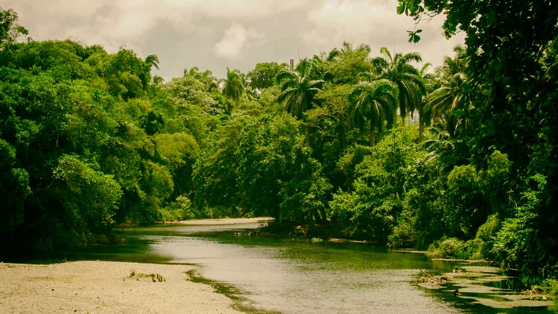 Rio Duaba en las inmediaciones de Baracoa, Cuba