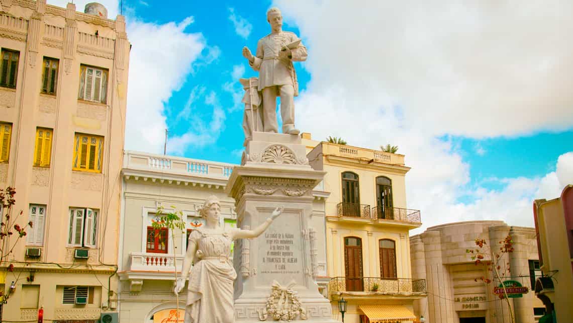 Detalle del monumento en honor a Don Francisco de Albear y Fernández de Lara