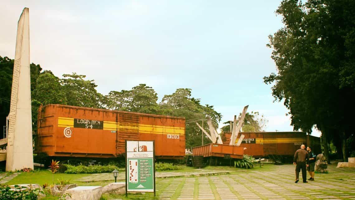 Museo y monumento al descarrilamiento del tren blindado en la ciudad de Santa Clara