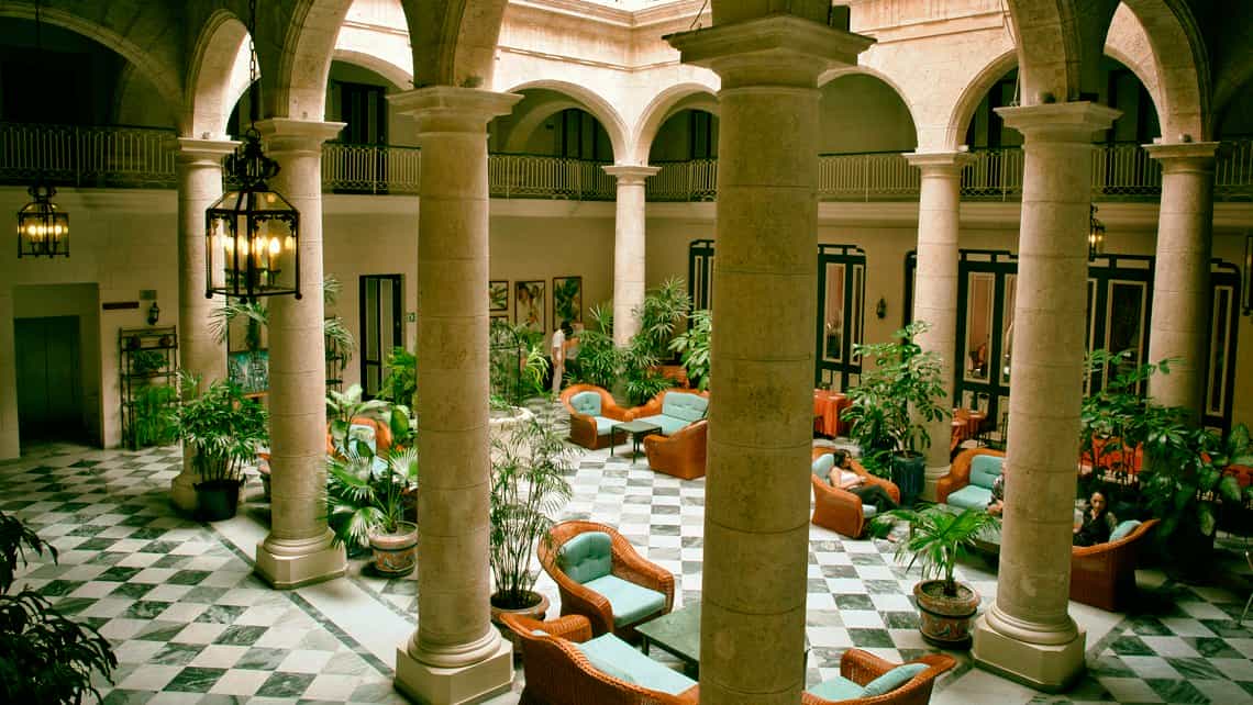 Lobby del Hotel Florida en la Habana Vieja