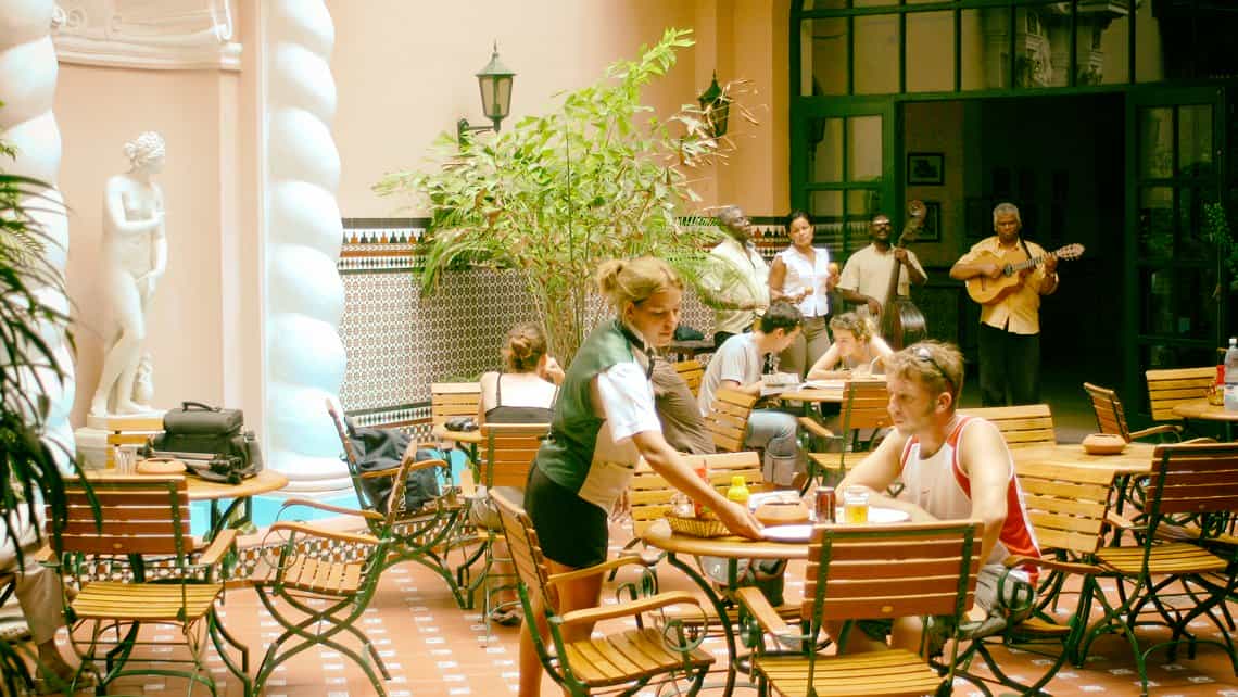 Bar patio Hotel Sevilla