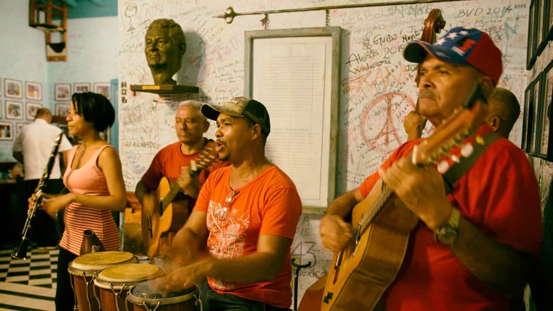 Cojunto de musica tradicional cubana en la Bodeguita del Medio de Trinidad