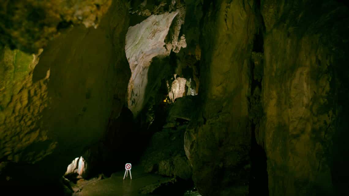 La Cueva del Indio, camino a una de los salones principales