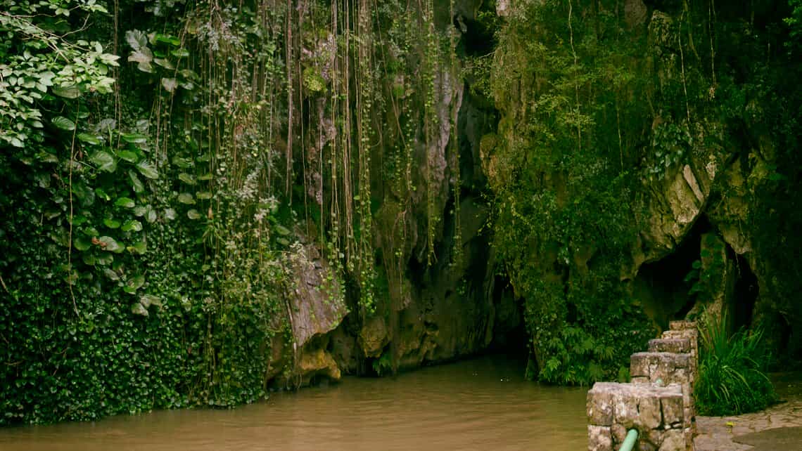 La Cueva del Indio, salida del rio
