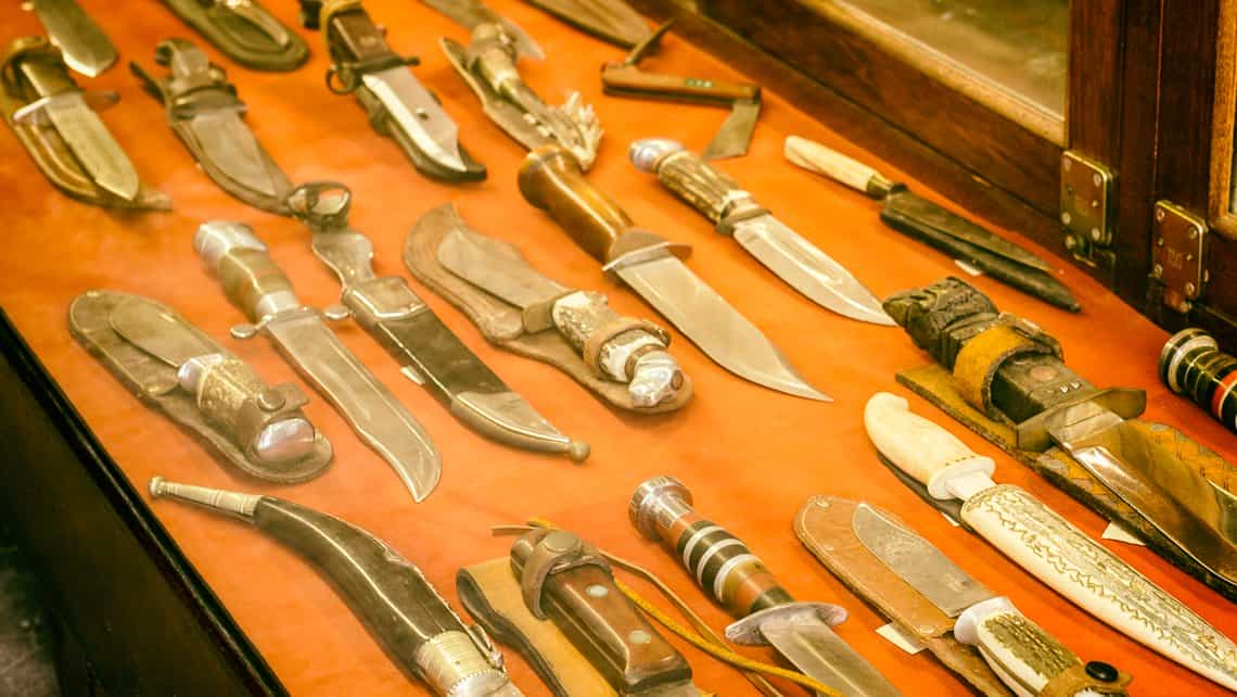 Cuichillos y armas blancas en el Museo Armería 9 de Abril