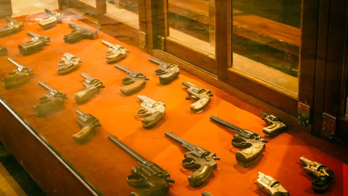 Revolveres y pistolas en el Museo Armería 9 de Abril