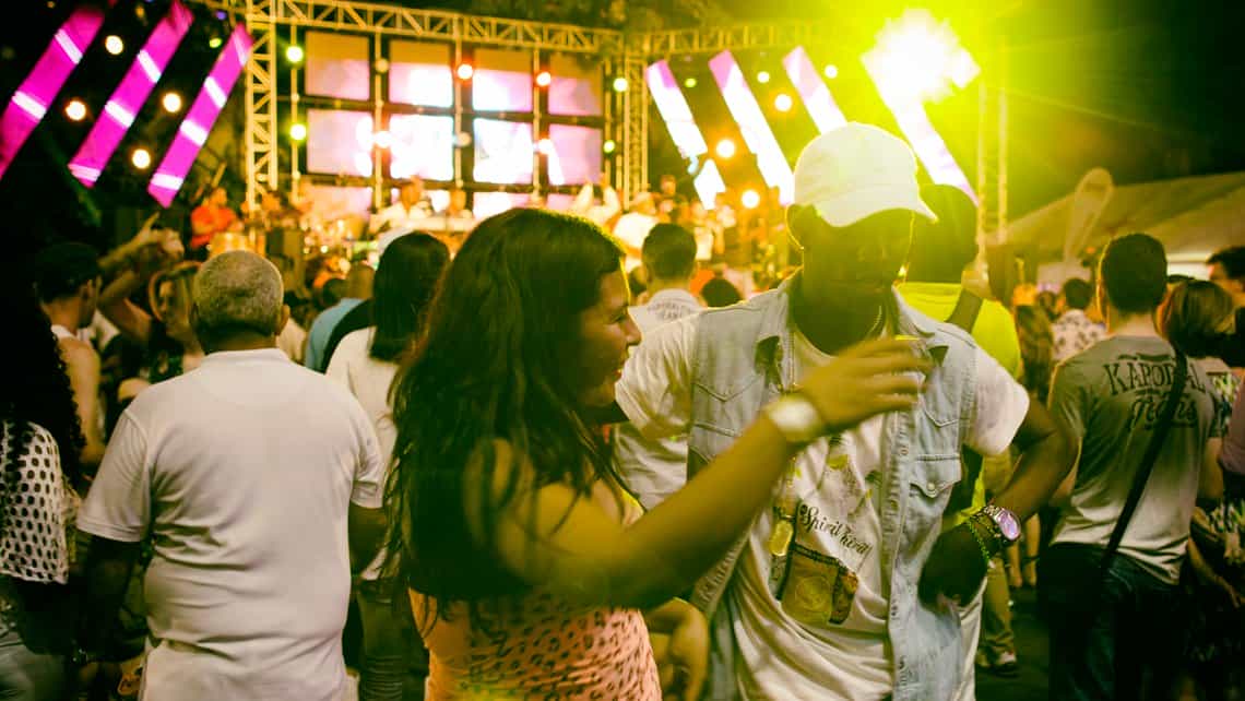 Pareja bailando casino en el Festival de Salsa de La Habana