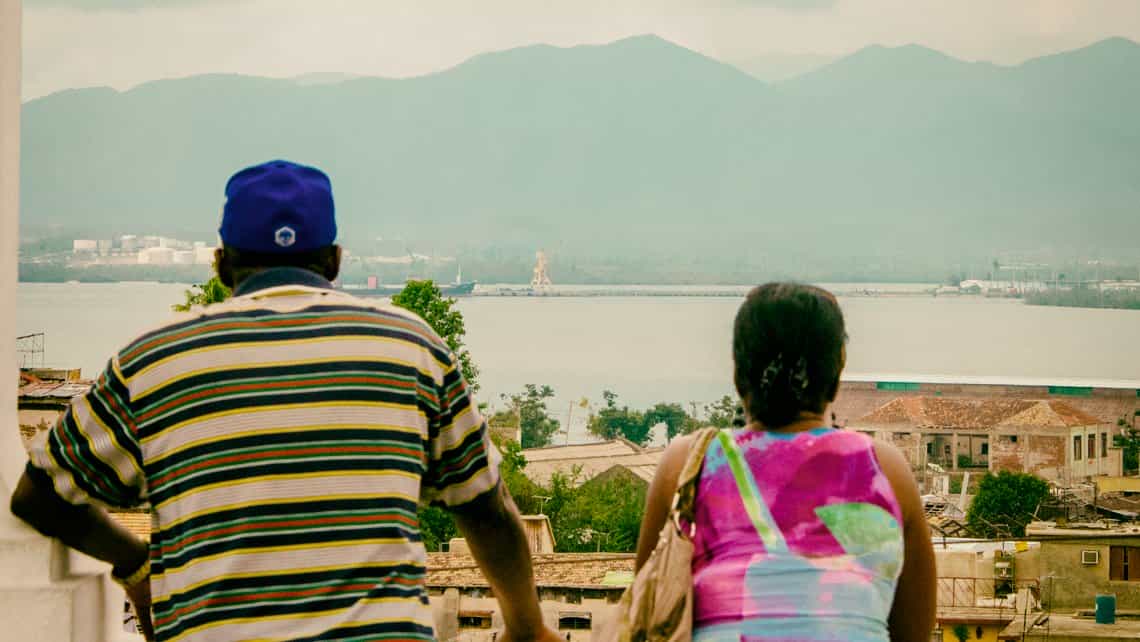 Santiagueros disfrutan del paisaje desde el Balcón Velázquez