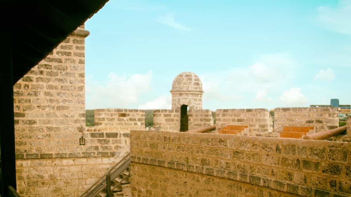 Vista de la rampa principal del Castillo de Jagua en Cienfuegos