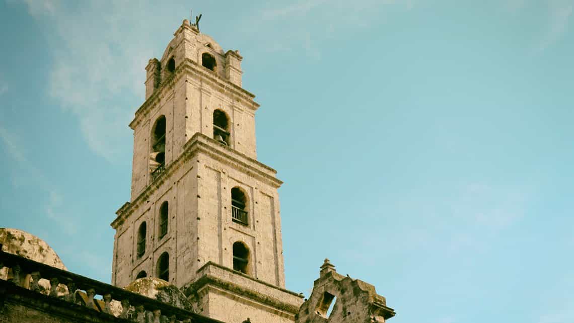 Detalles del campanario del Convento de San Francisco de Asis