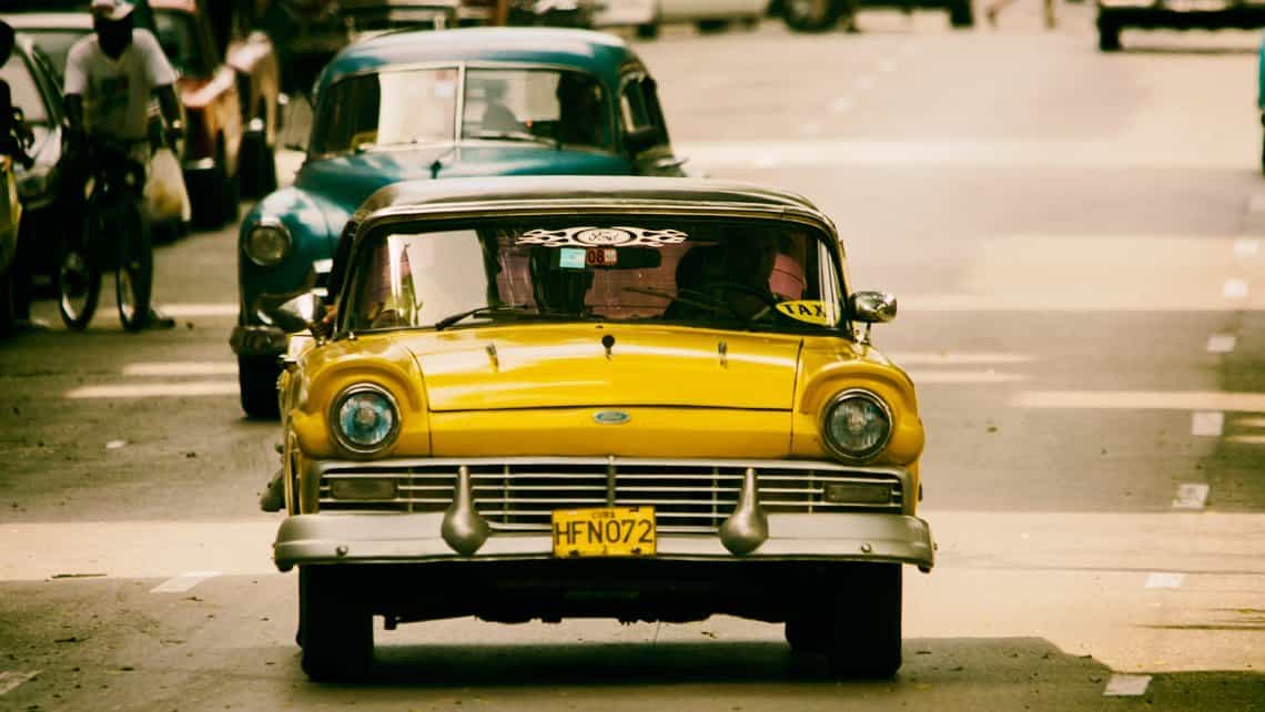 Botero, almendron o taxi particular por las calles del Vedado habanero