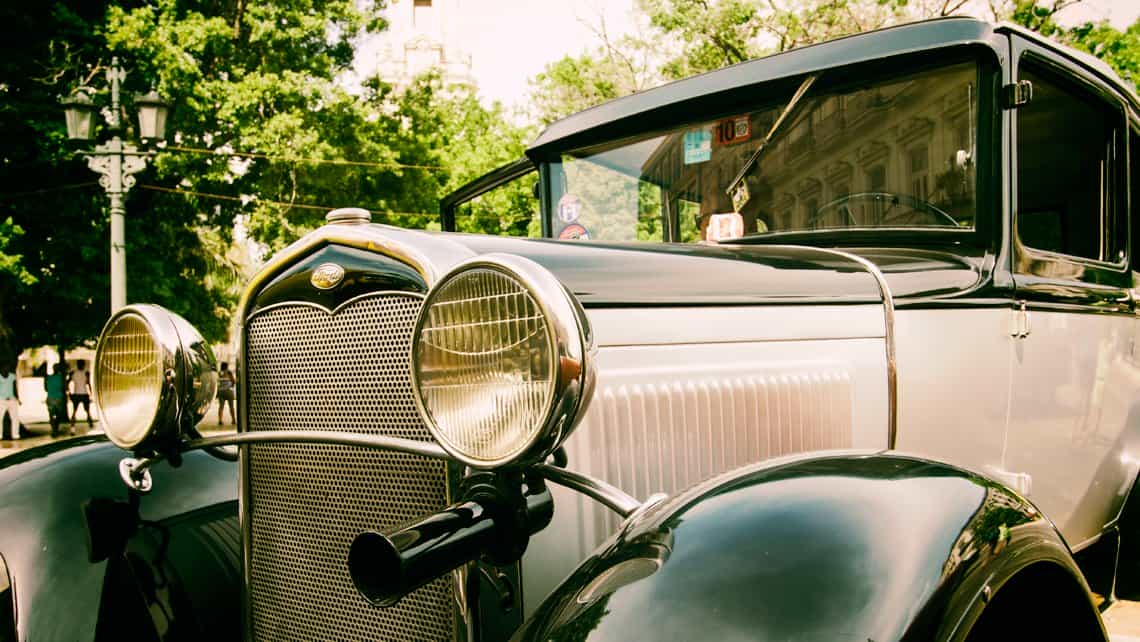 Coche Ford de los años 30 que aun rueda por las calles de Cuba