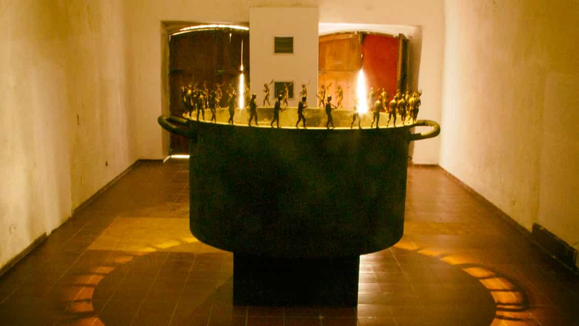 Obra de arte en exposicion en la Fortaleza de la Cabaña como parte de la Bienal de ARte de la Habana