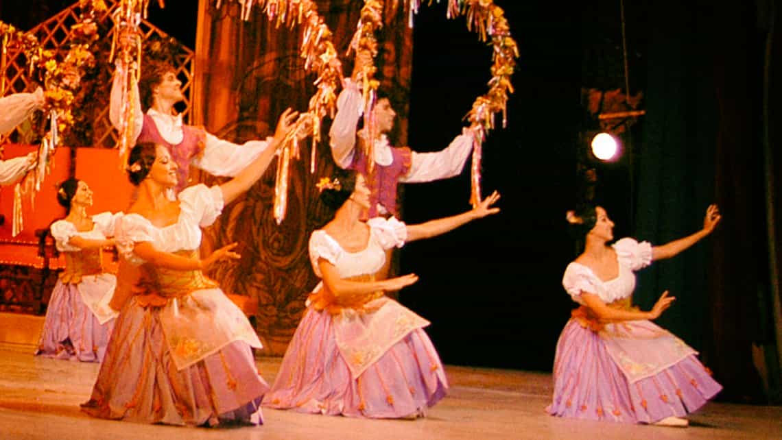 Ballet Nacional de Cuba en pleno espectaculo