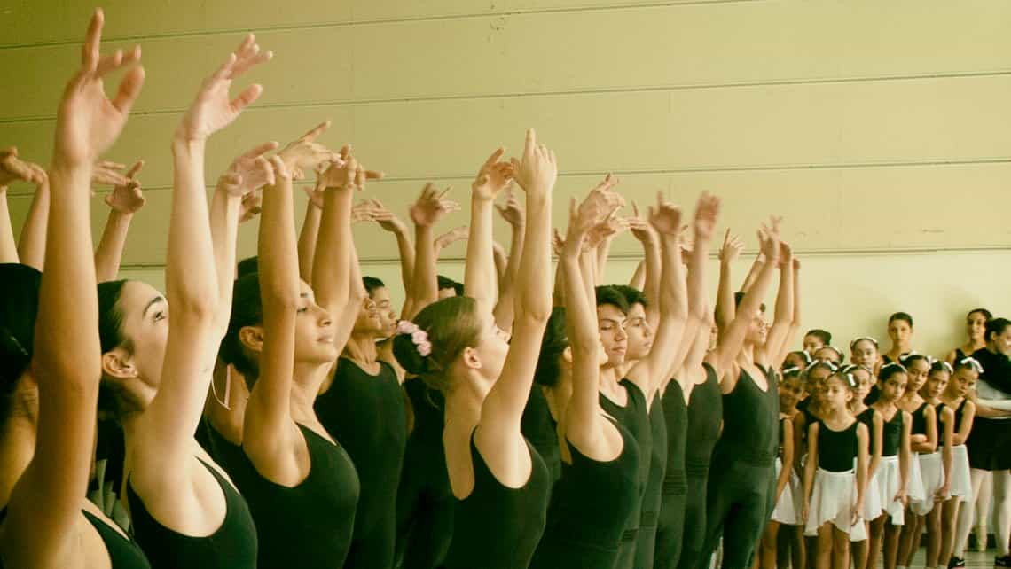 Estudiantes de la Escuela de Ballet de La Habana se preparan