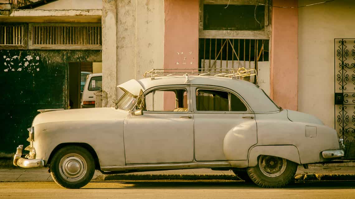 Almendron en la Calle Zanja de Centro Habana