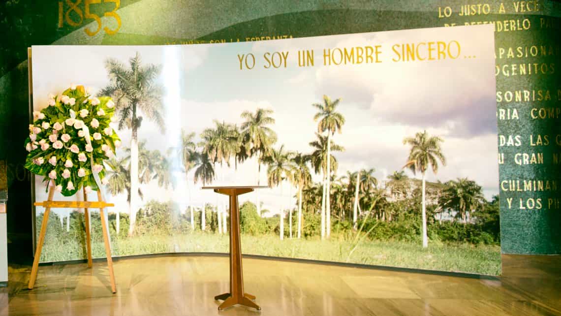 Entrada principal del Museo y Memorial José Martí en la Plaza de la Revolucion