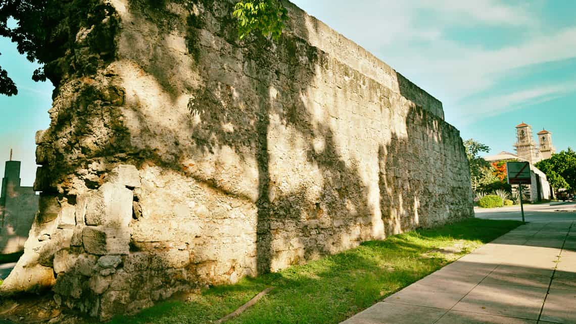 Fragmento de la antigua Muralla de La Habana muy cercano a la Calle San Isidro de la La Habana Vieja