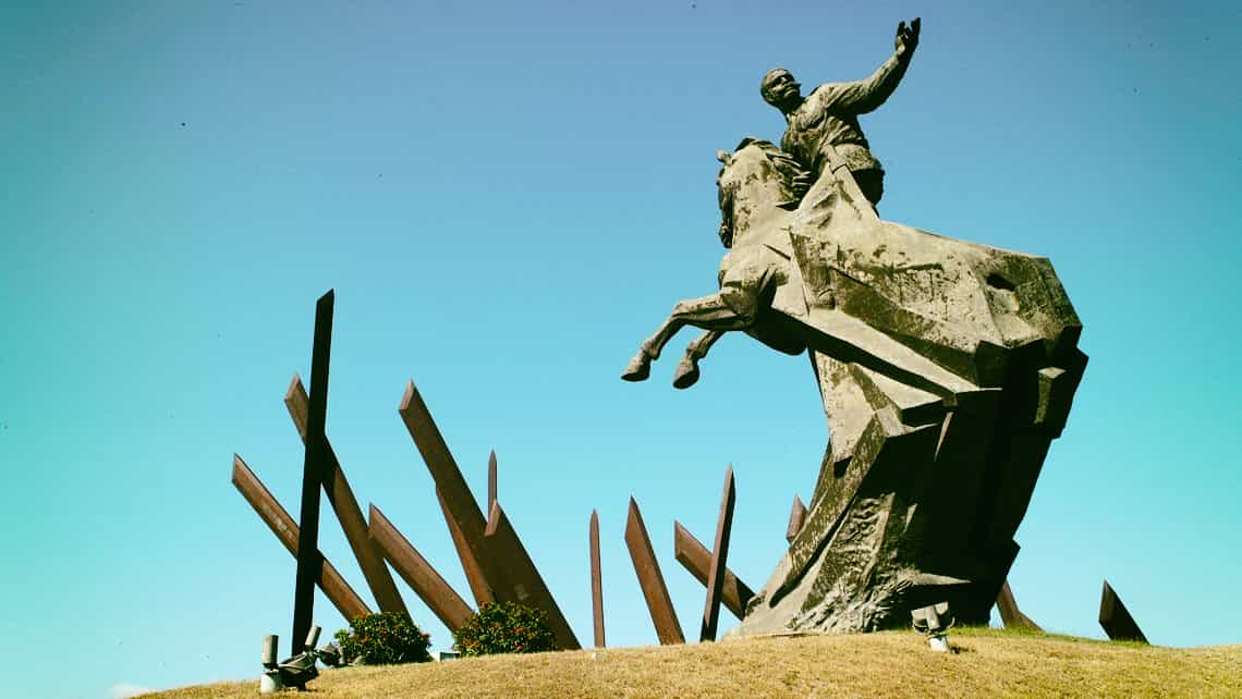 Monumento a Antonio Maceo en la plaza de Santiago de Cuba que lleva su nombre