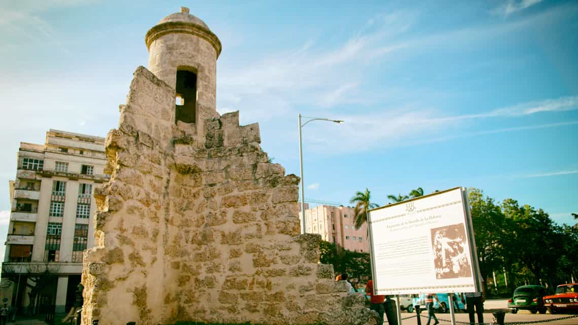 Restos de la Muralla de la Habana cerca del Museo de la Revolucion