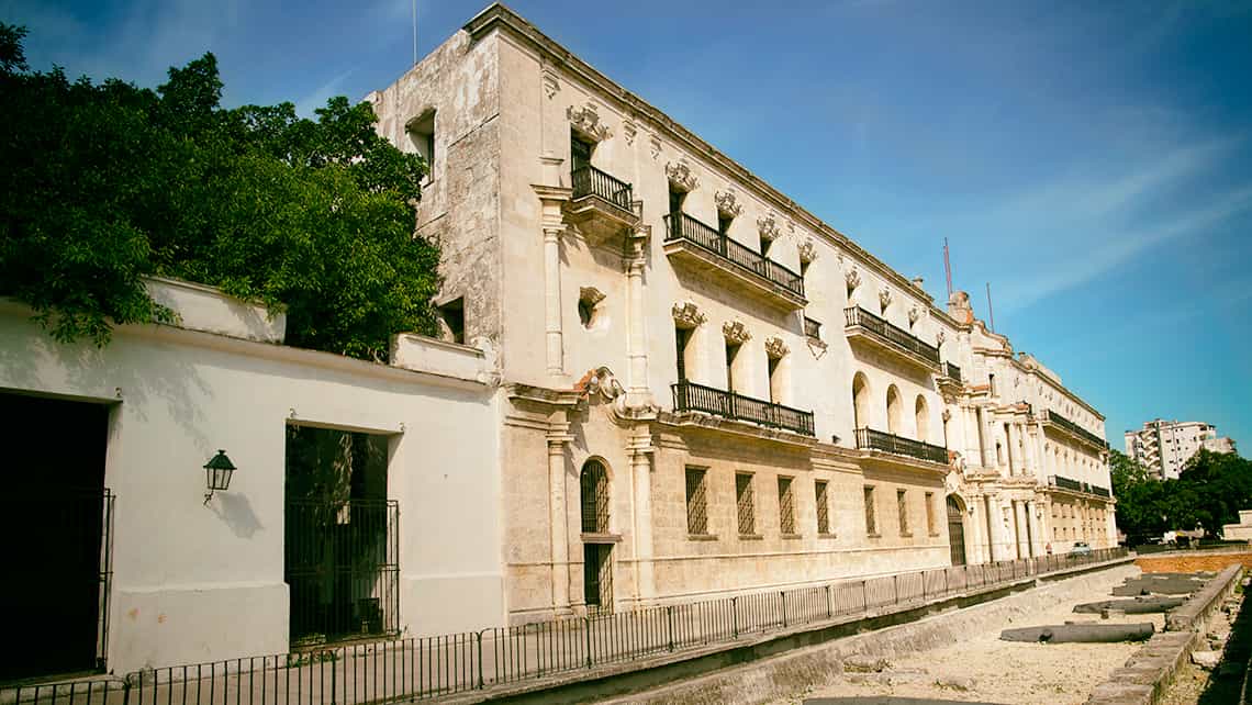 Restos de la muralla de La Habana por el Seminario de San carlos