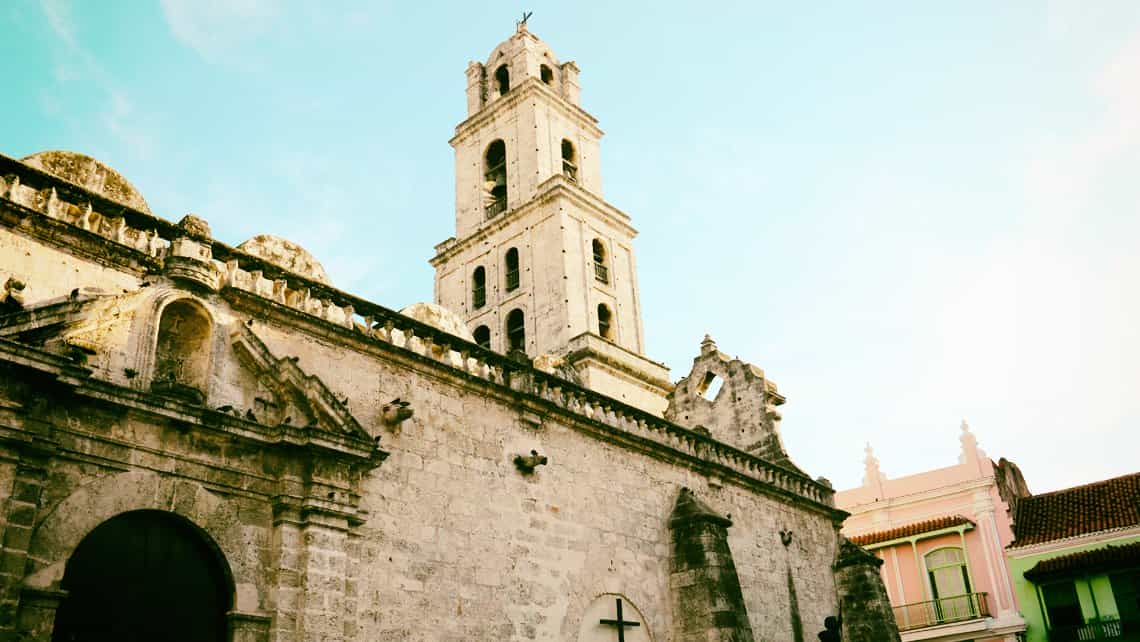 Muros y campanario del Convento y Basílica Menor de San Francisco de Asís
