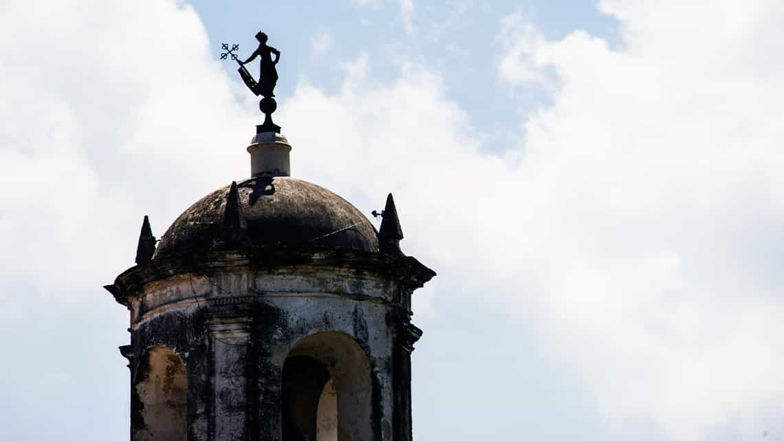 La Giraldilla, simbolo de La Habana, corona el Castillo de la Real Fuerza