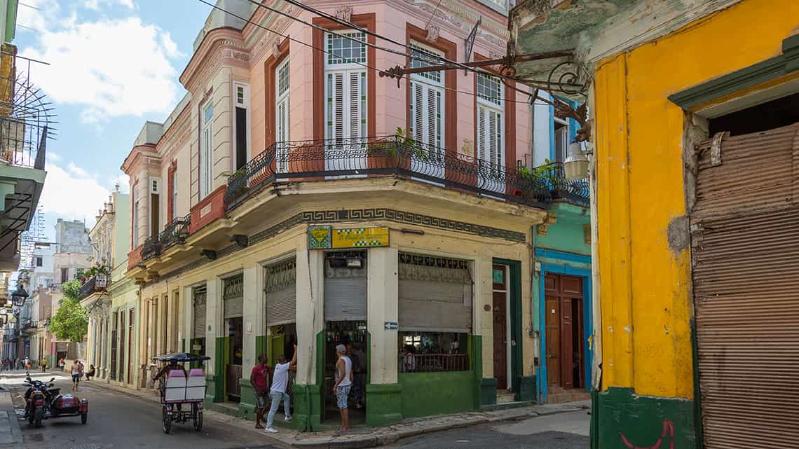 El Angel de Tejadillo, tipica bodega y bar de esquina de la Habana Vieja