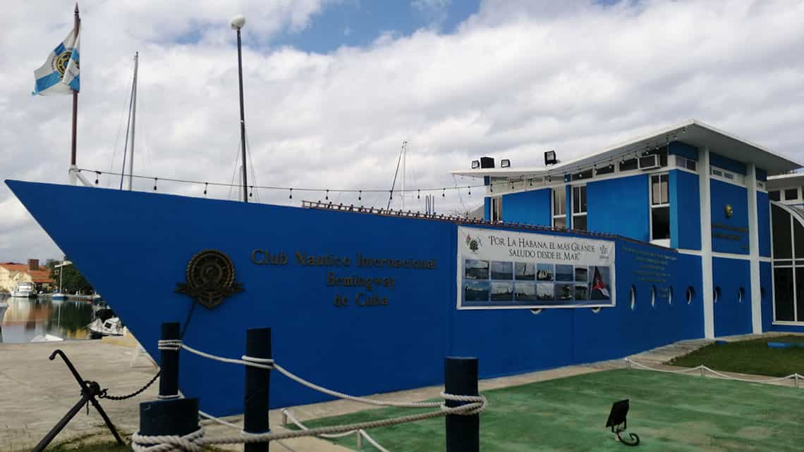 Detalle de la entrada al club nautico Marina Hemingway