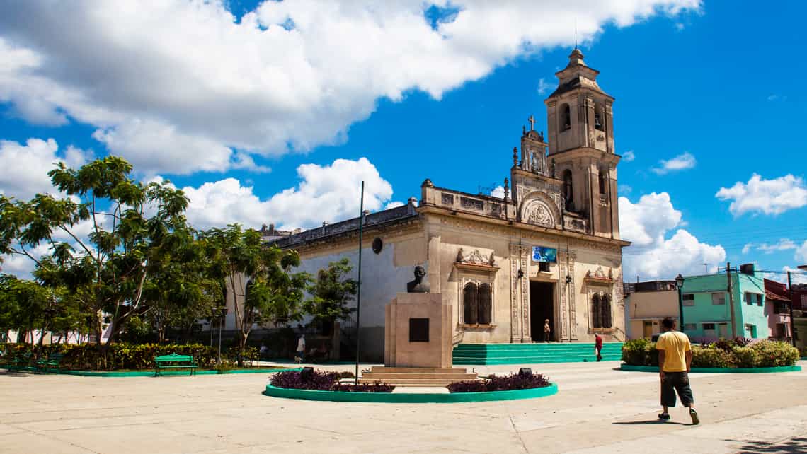Hermosa plaza colonial en la ciudad de Sancti Spiritus