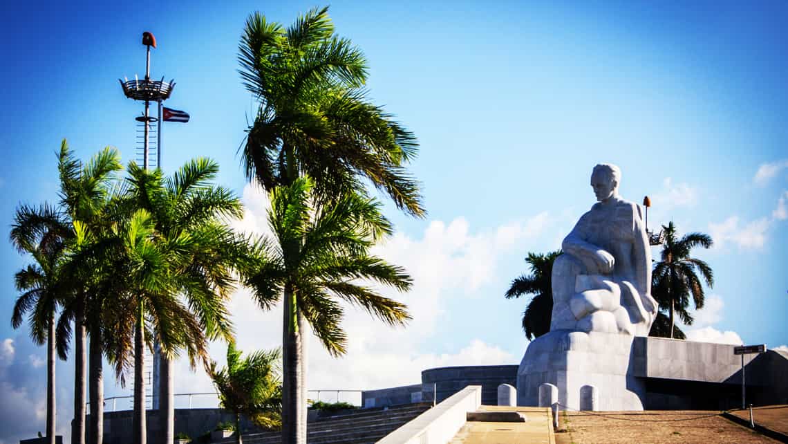 Estatua de Jose Marti en la Plaza de La Revolucion de La Habana