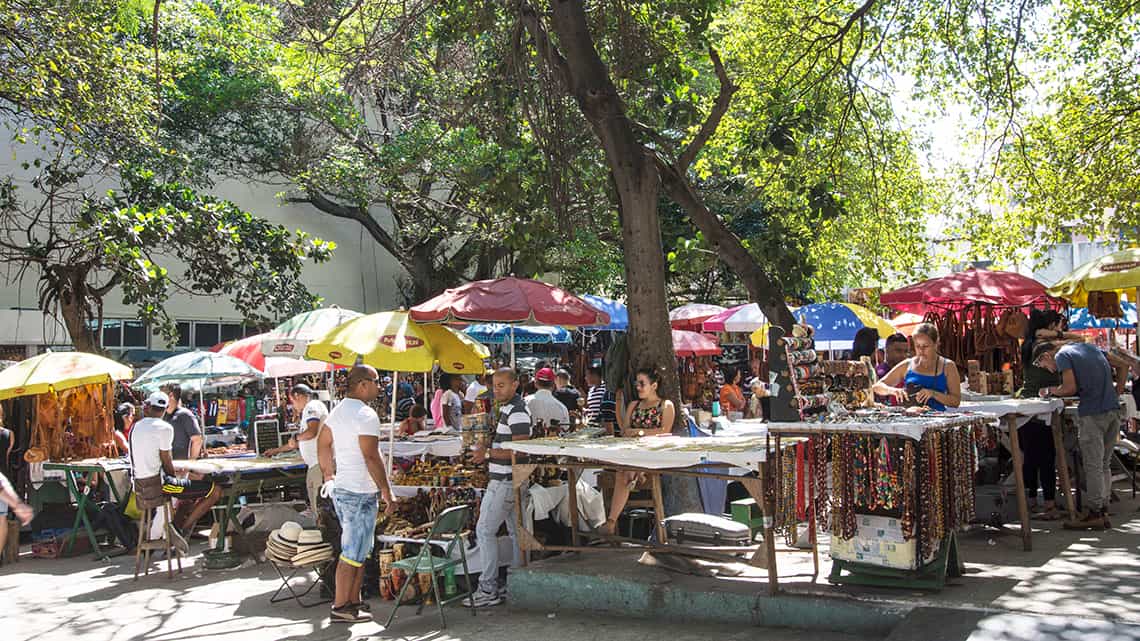 Feria de Artesania de La Rampa en la Calle 23 del Vedado