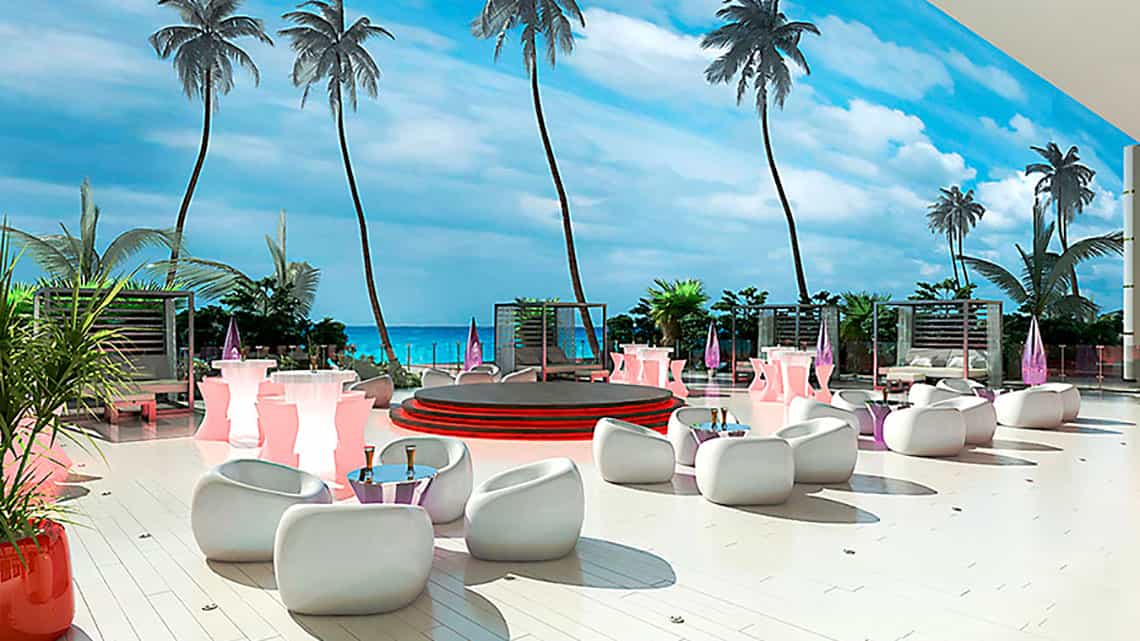 Hotel Internacional de Varadero, bar y zona de adultos camino a la playa