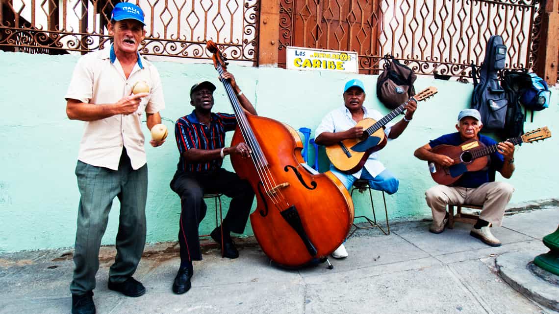 Musicos callejeros cubanos