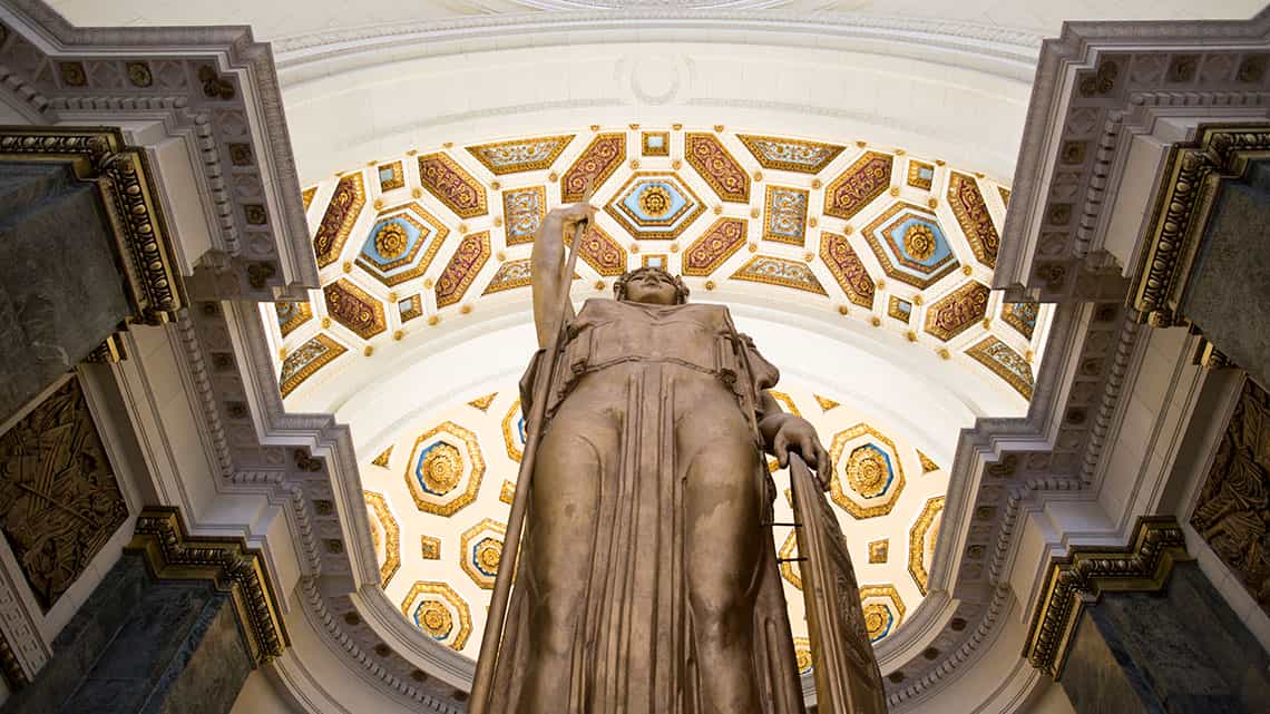 La Republica, escultura bajo el techo del capitolio que representa a la Diosa Atenea
