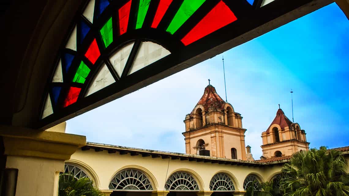 Detalle de un vitral en el centro historico de la ciudad de Camaguey
