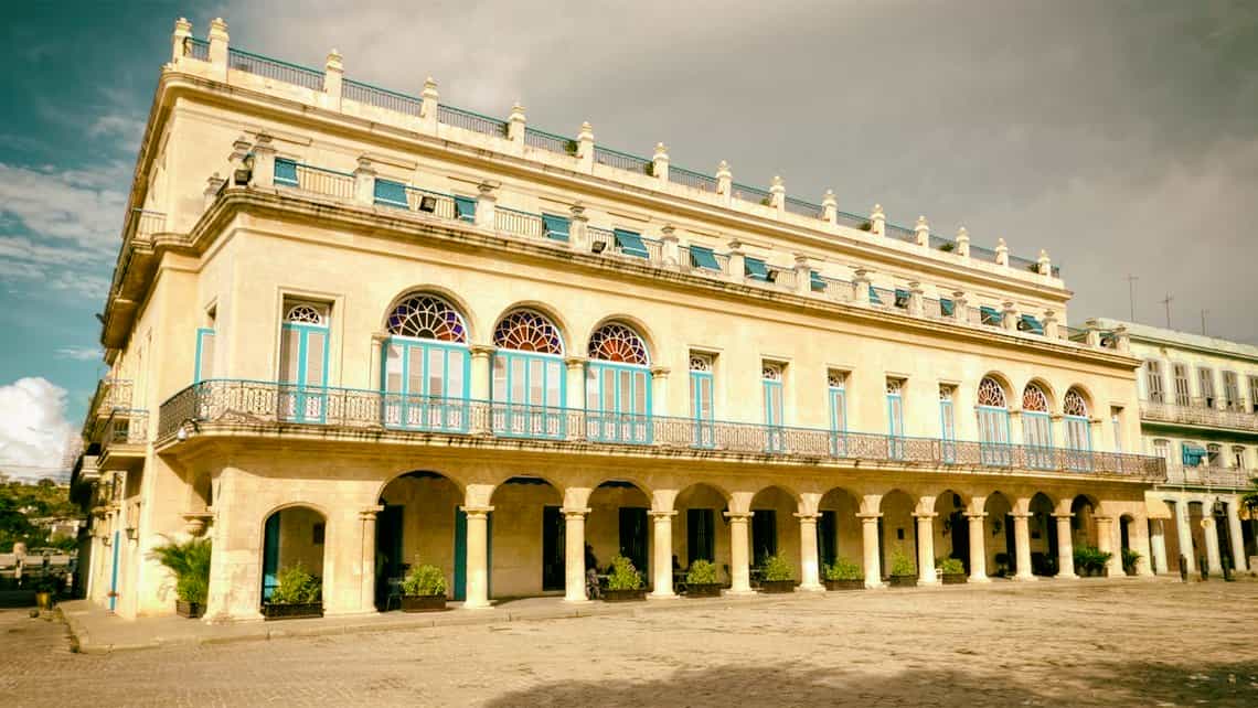 Antigua casa de los condes de Santovenia, actual Hotel Santa Isabel