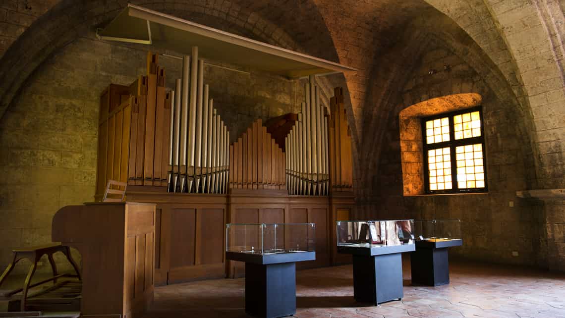 Organo en el convento de la Basilica Menor de San Francisco de Asis