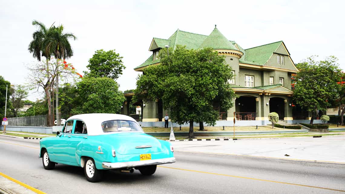 Hermosa casa de las Tejas Verdes en la Quinta Avenida de La Habana