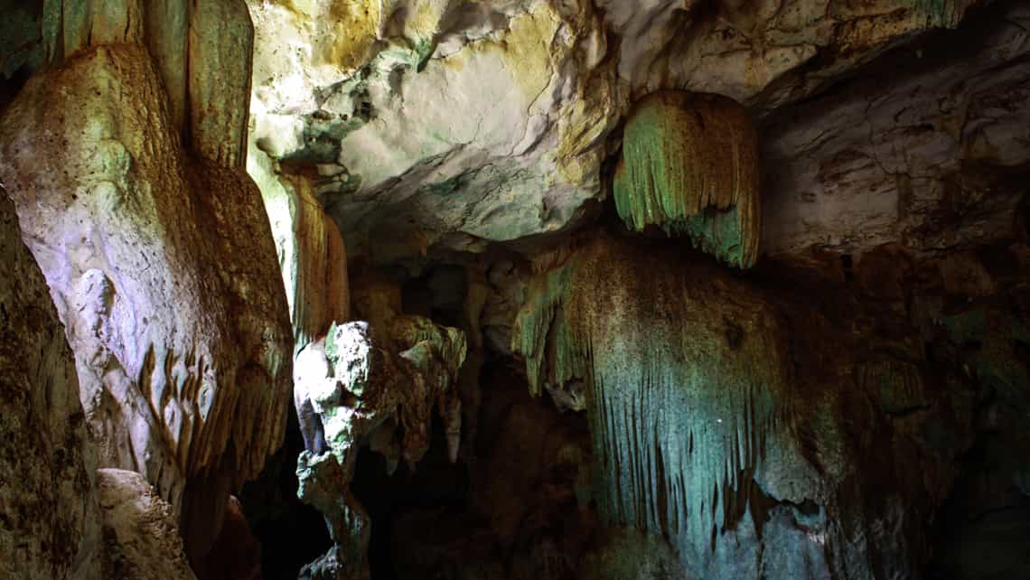 Interior de una caverna en la Sierra de Cubitas