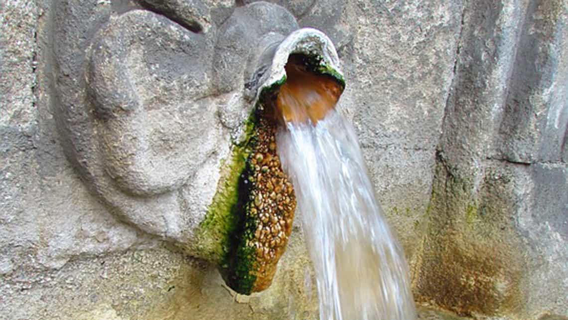 Agua procedente de un manantial