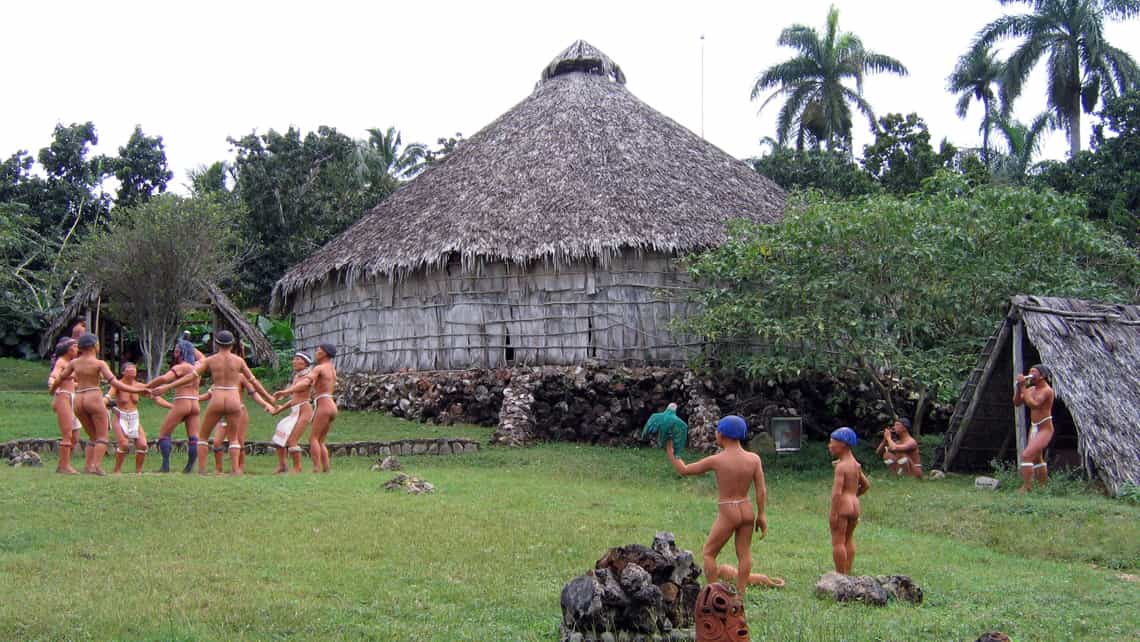 Representacion de una aldea Taina en el sitio arqueologico Chorro de Maita