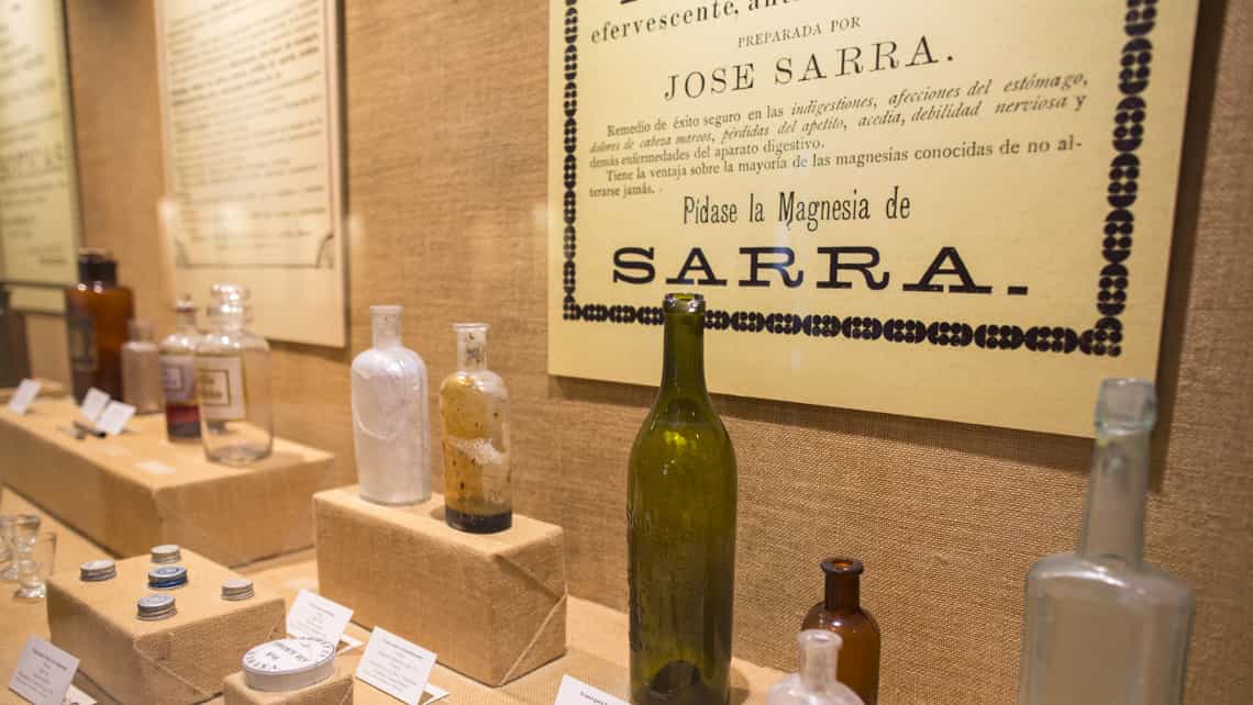 Frascos de la antigua farmacia Sarra
